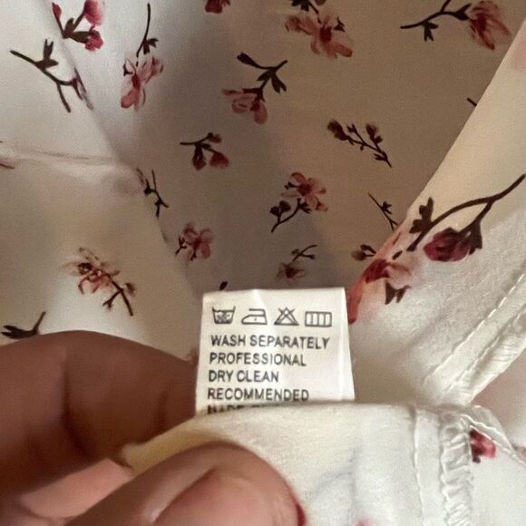 ROMWE Wrap Around Flower Dress. Size Medium/ 6. - Picture 2 of 7